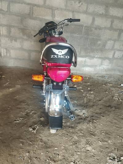 new bike 2000km driven. good condition.