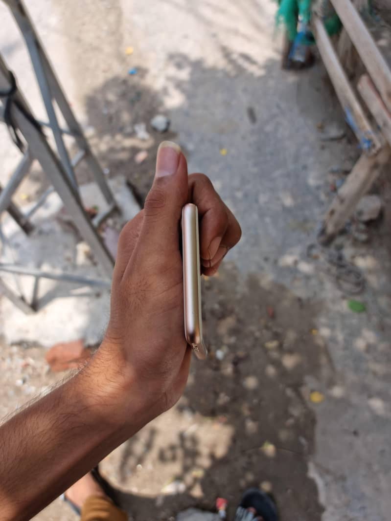 Apple iPhone 8 3