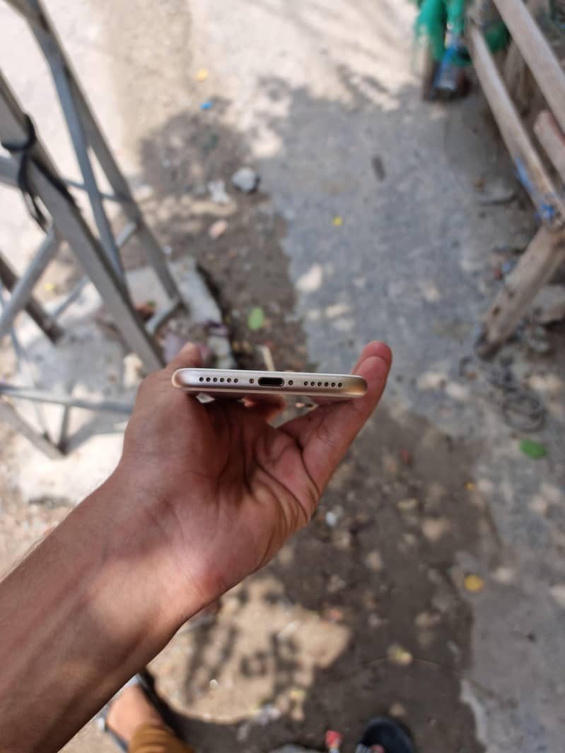 Apple iPhone 8 4