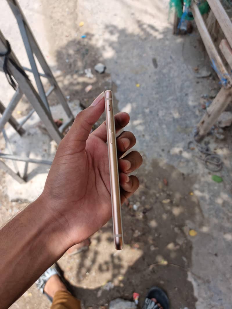 Apple iPhone 8 5