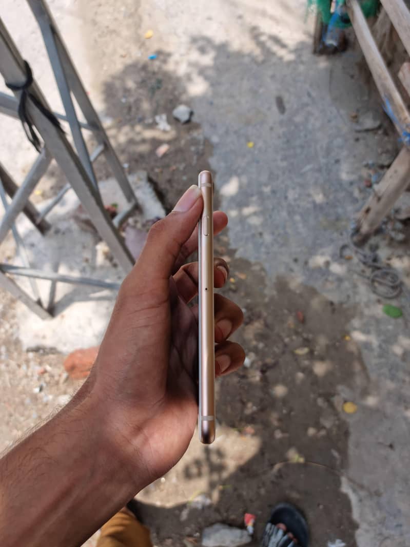 Apple iPhone 8 6