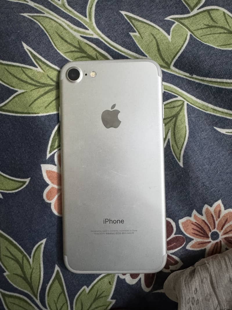 Apple iPhone 7 1