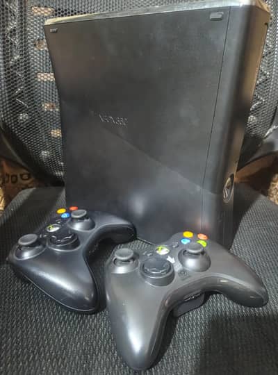Xbox 360 Slim 250GB with 2 Original Controllers