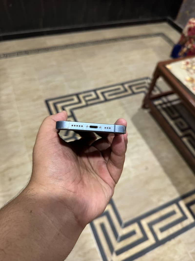 Apple iPhone 14 4