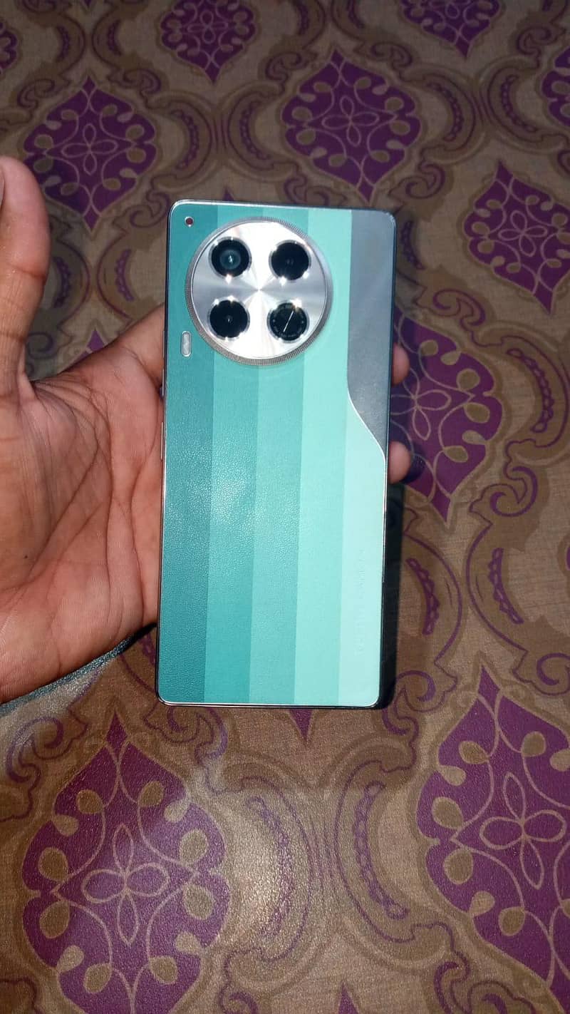 Tecno CAMON 30 0