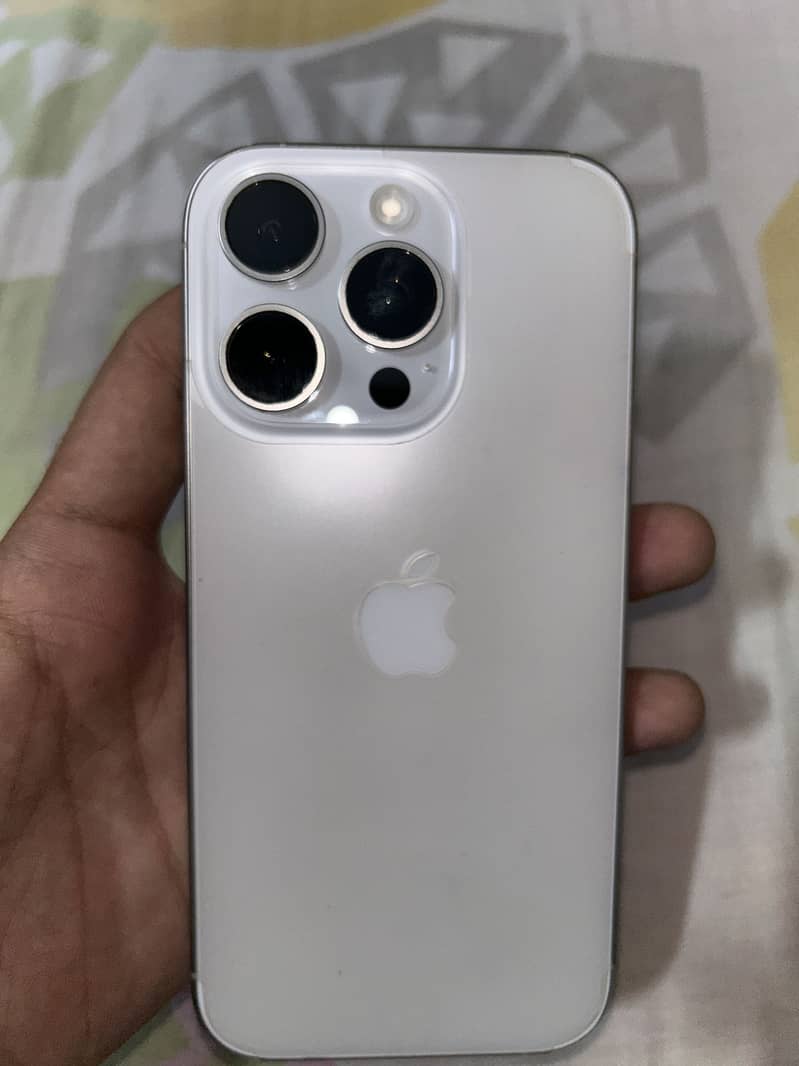 Apple iPhone 16 Pro 3