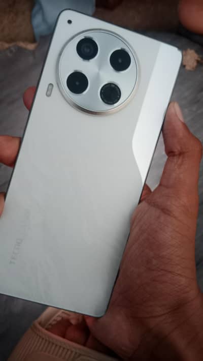 Tecno caman 30