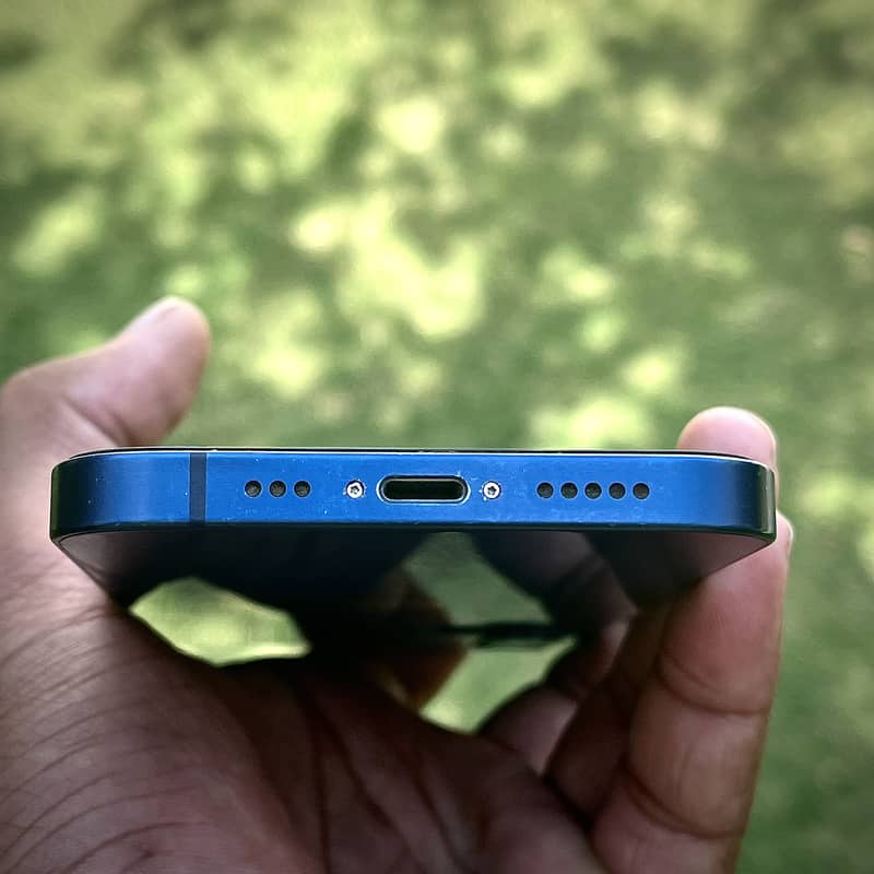 iPhone 12 3
