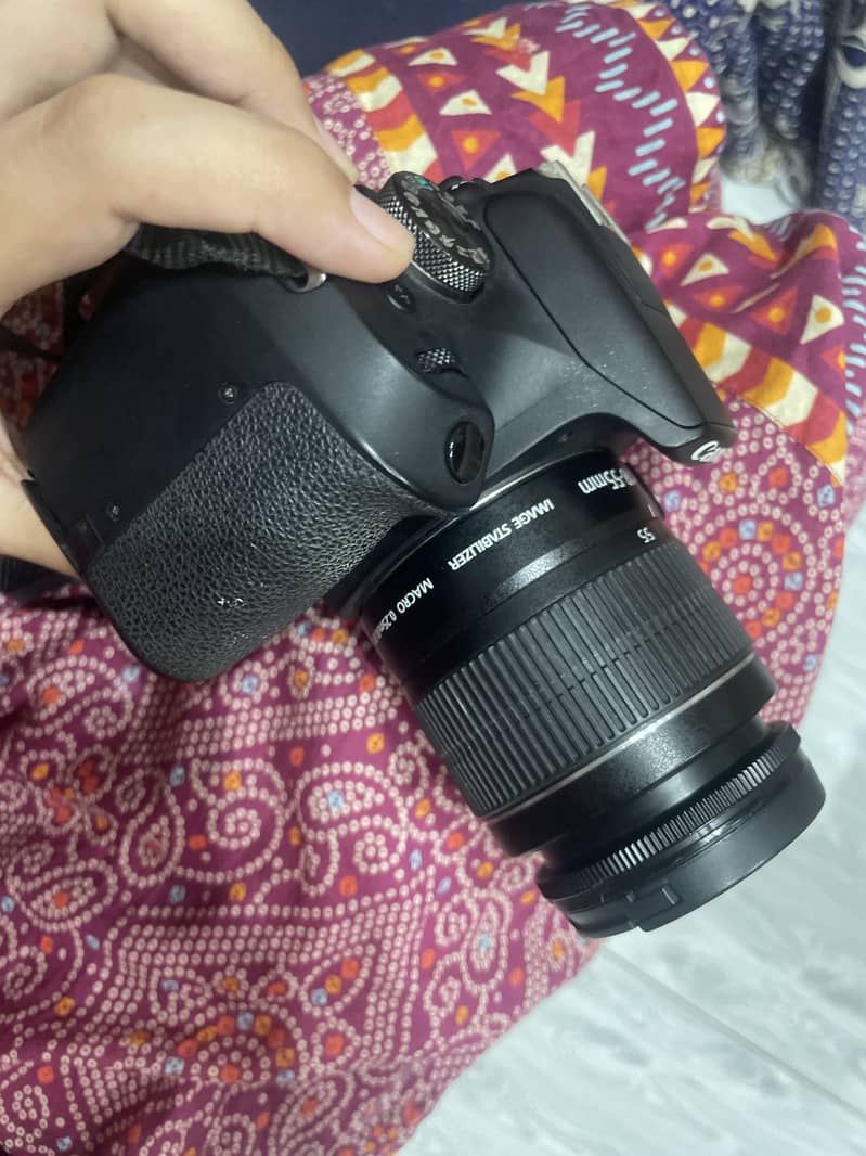 CANON EOS 2000D 1