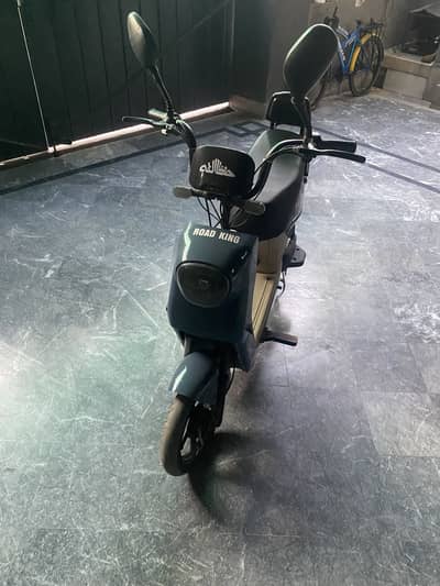 Hi aoa selling roadking electric scooty