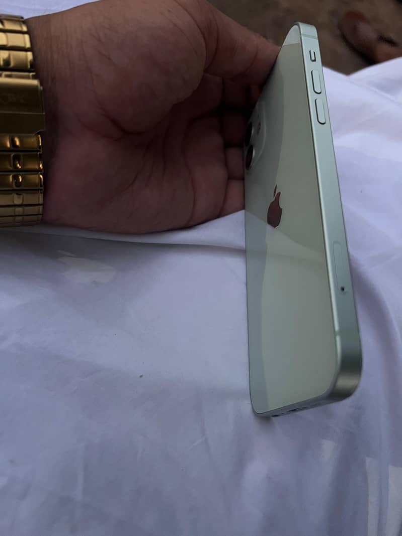 Apple iPhone 12 4