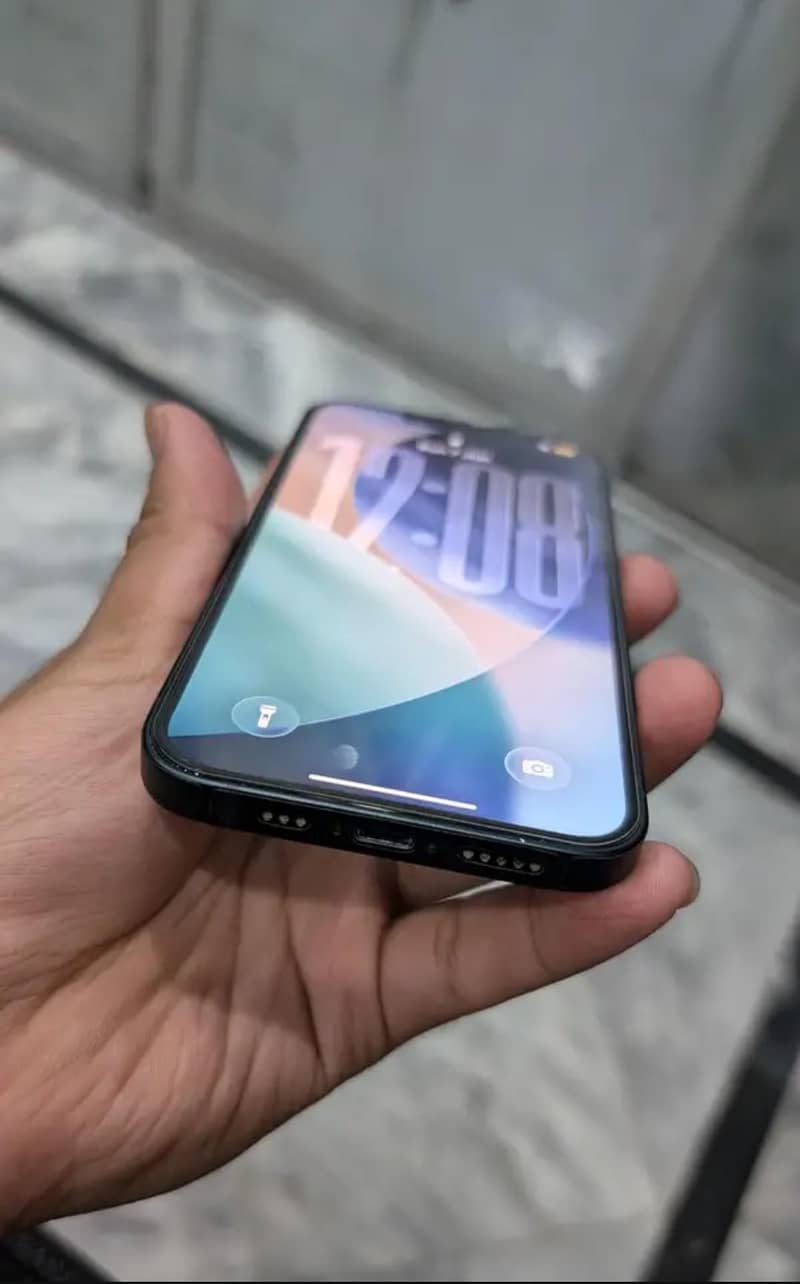 Apple iPhone 13 4