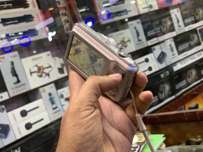 Digital camera full 10/10 one year Shop warranty full accessories f