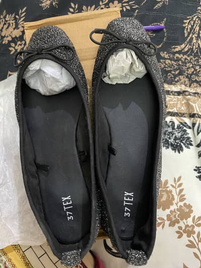 Shimmery pumps for women