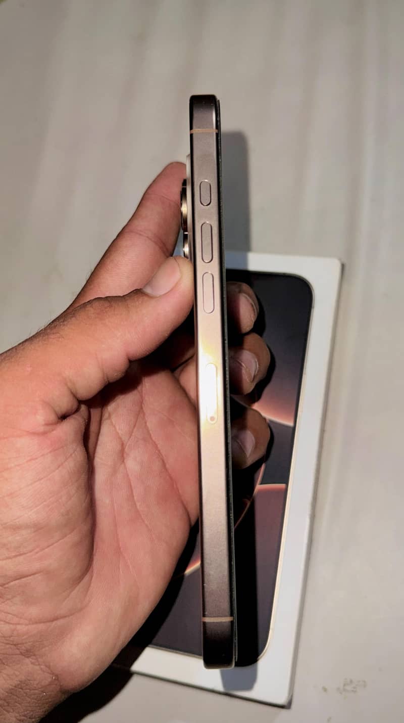 Apple iPhone 16 Pro Max 5