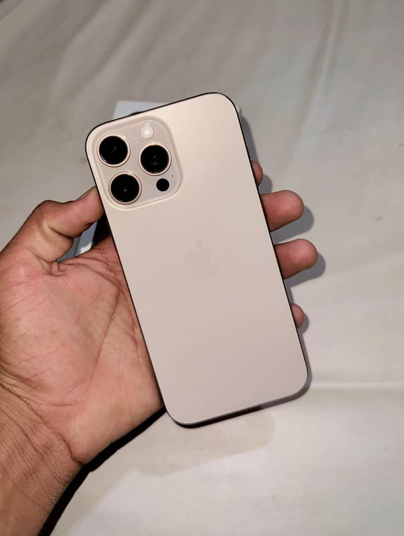 Apple iPhone 16 Pro Max 6