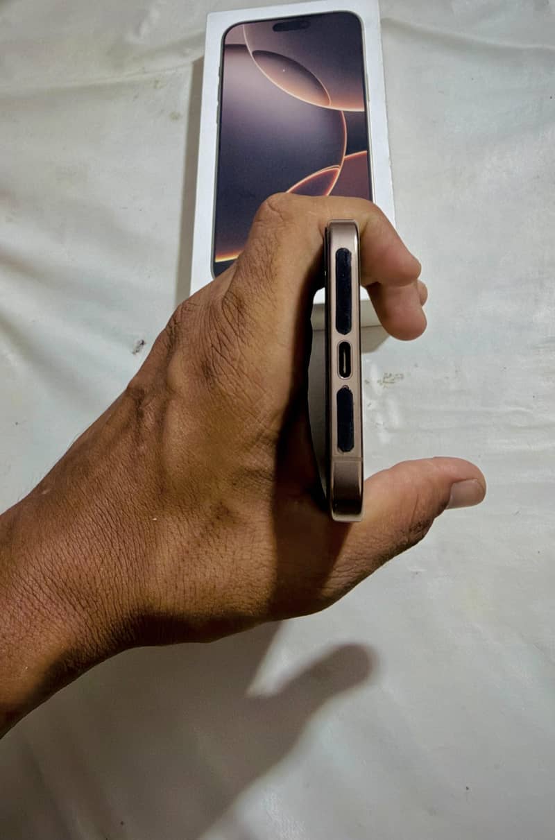 Apple iPhone 16 Pro Max 7