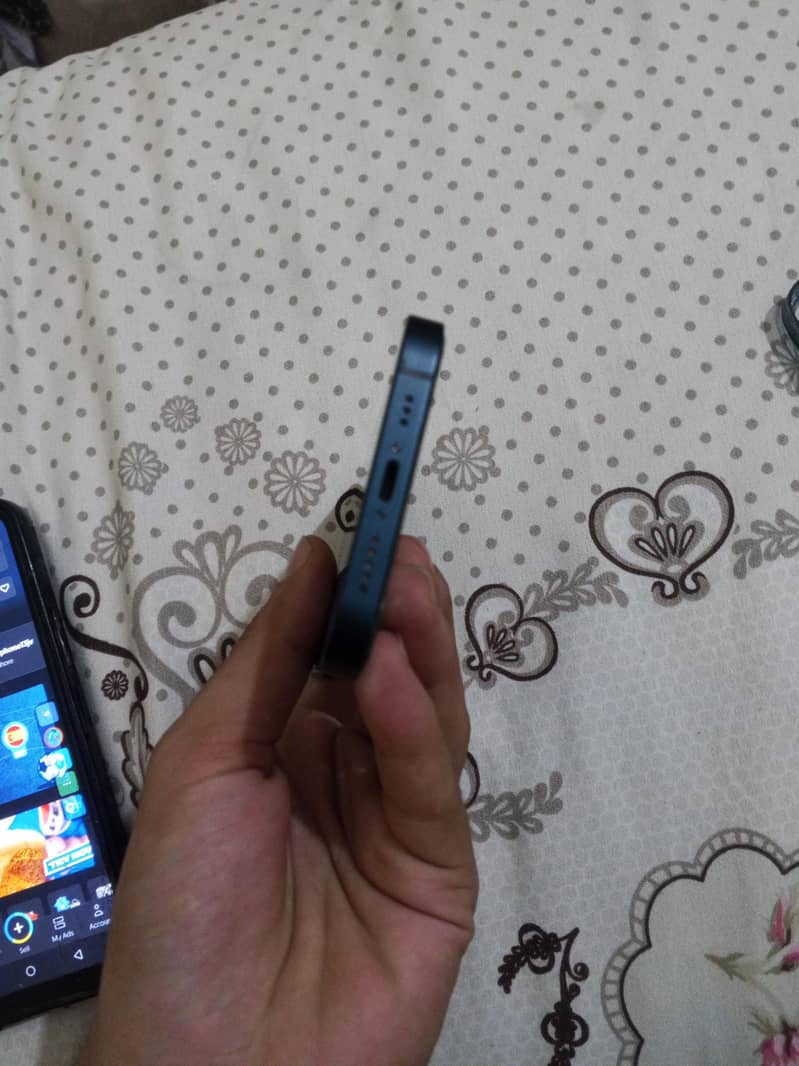 Apple iPhone 13 3