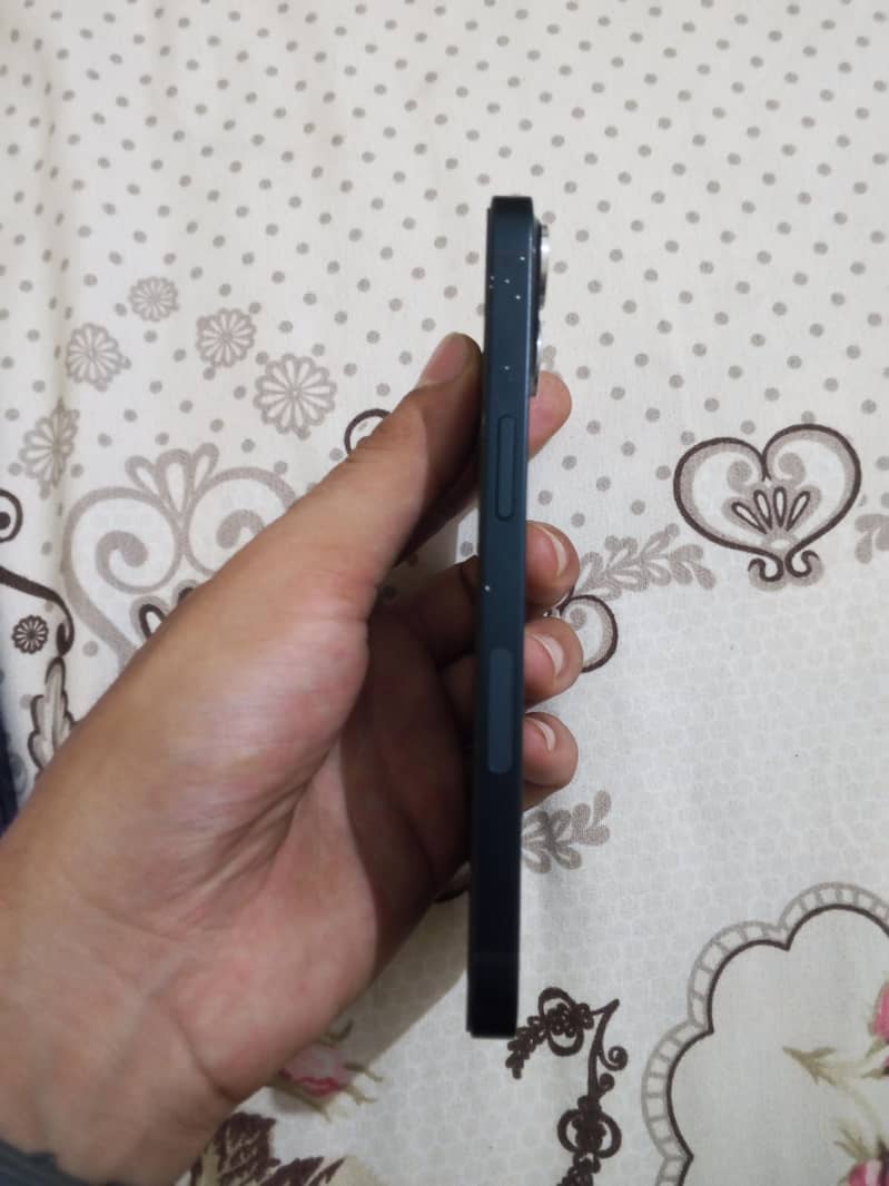Apple iPhone 13 4