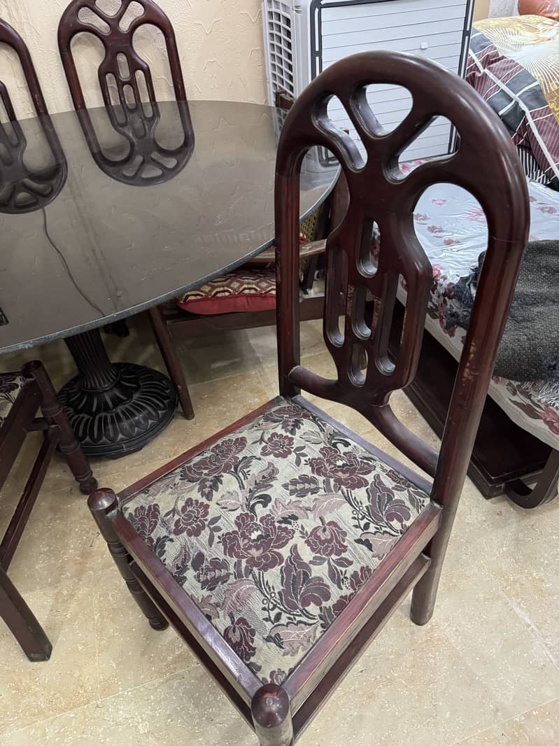 Round dining table 3