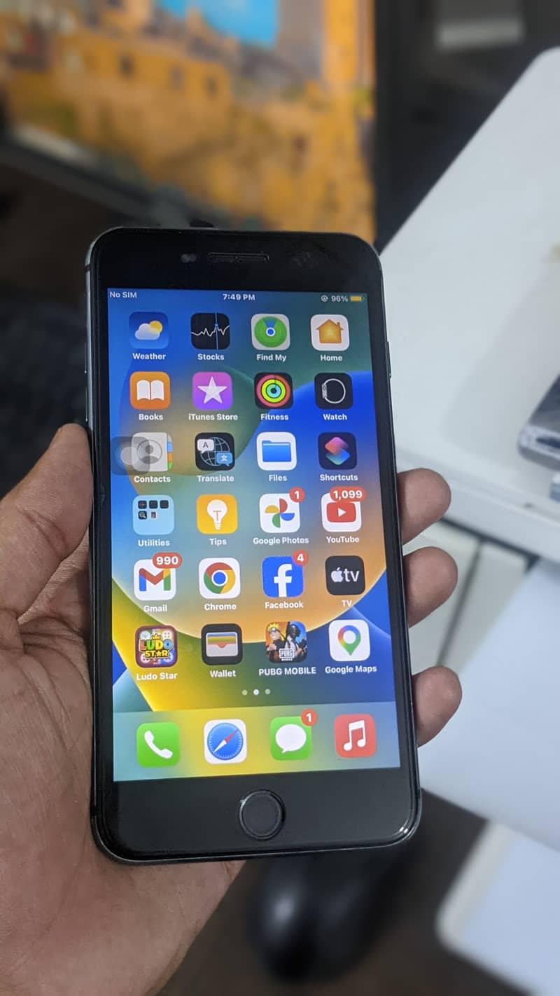 Apple iPhone 8 Plus 1