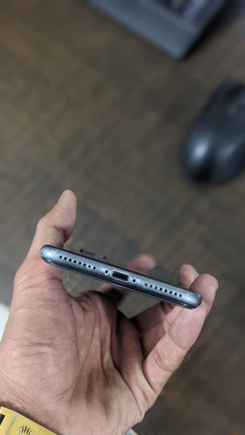 Apple iPhone 8 Plus 4