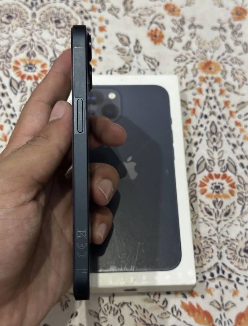 Apple iPhone 13 5