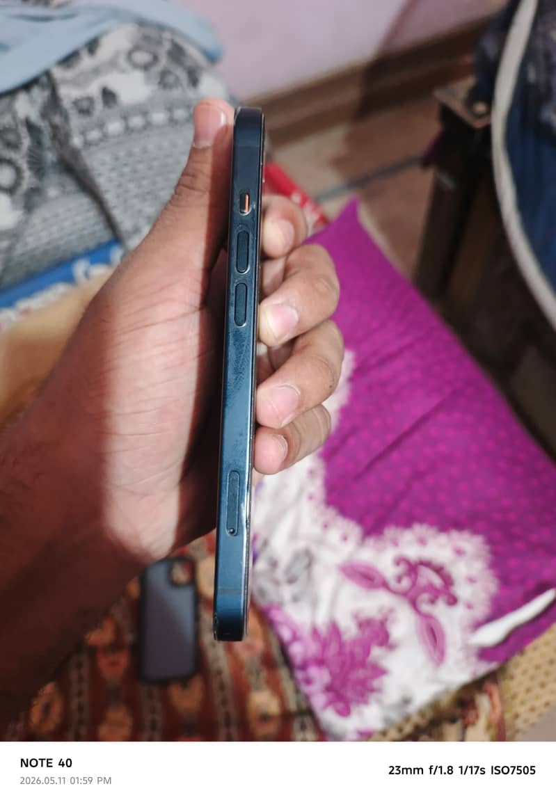 Apple iPhone 13 0