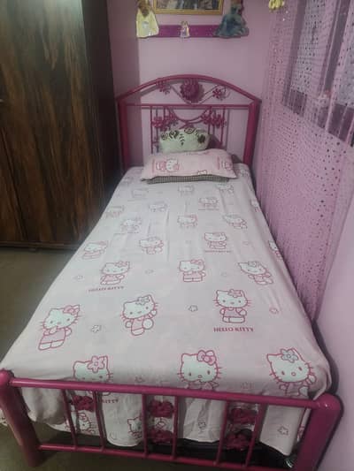 Pink iron rod bed