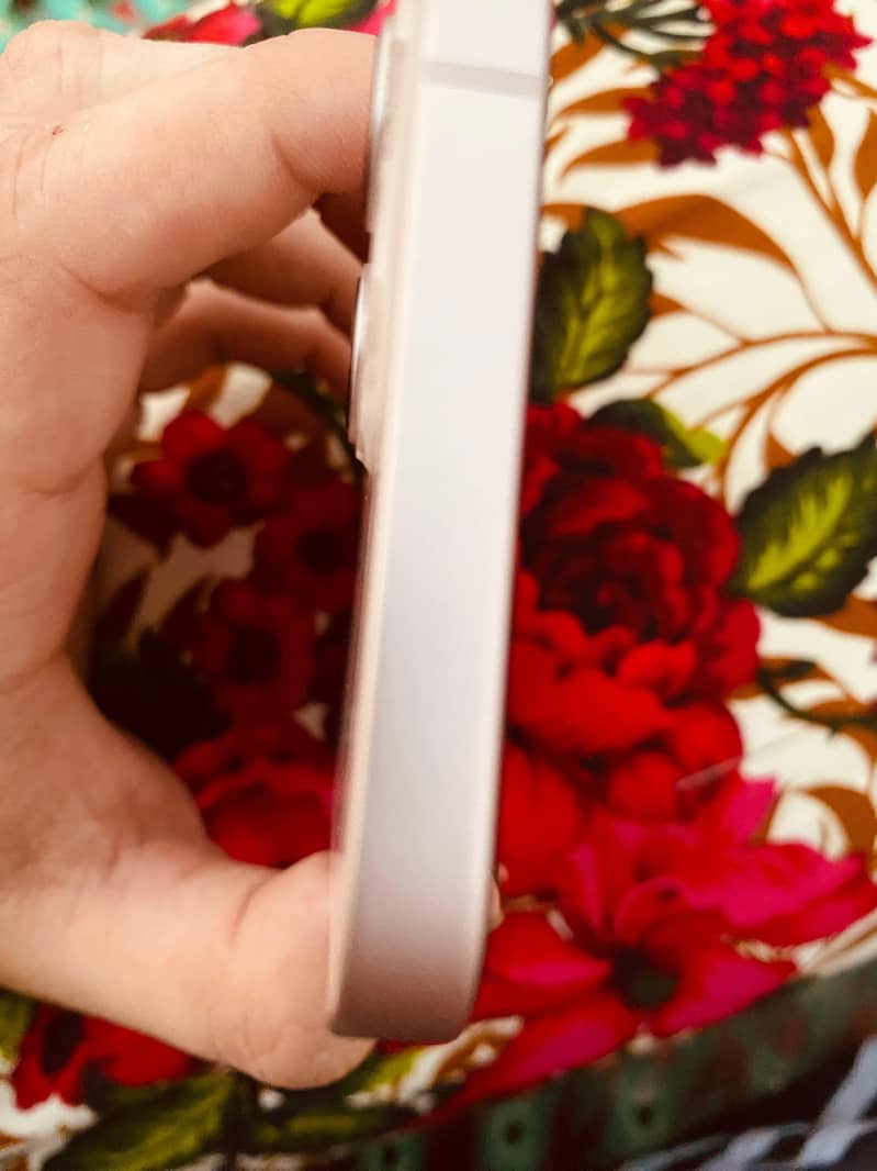 Apple iPhone 13 6