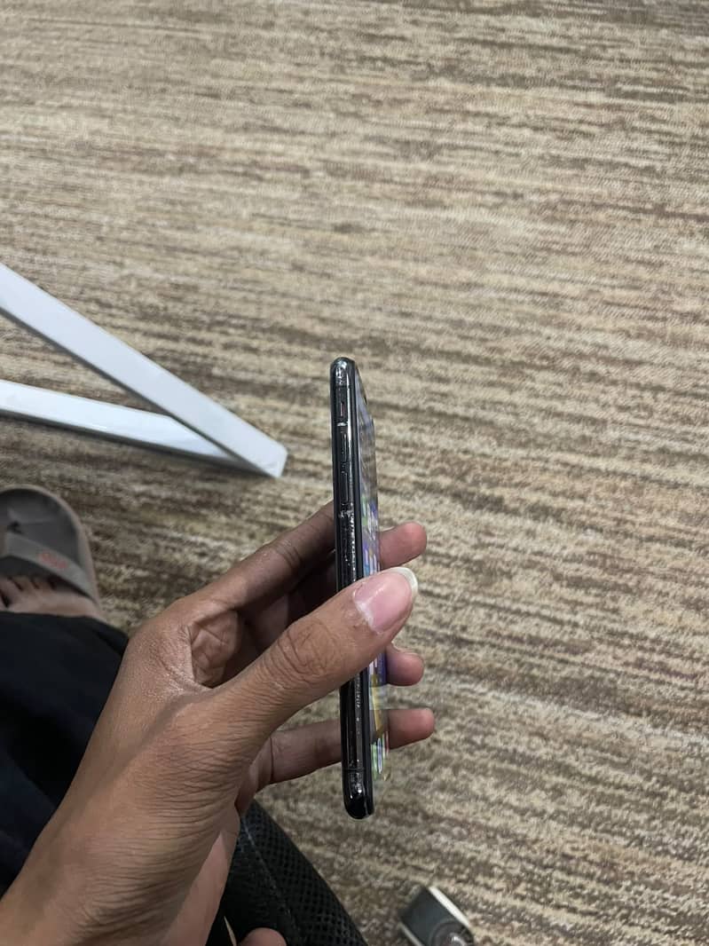 iPhone X 4