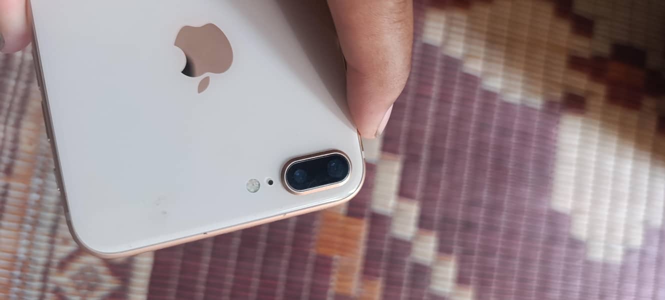 Apple iPhone 8 Plus 2