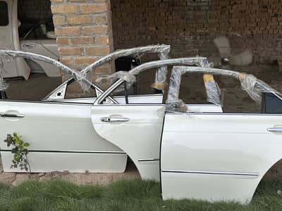 Crown 2005 Door In original genuine paint pearl white
