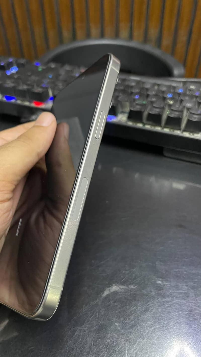 iphone  15 pro max 5