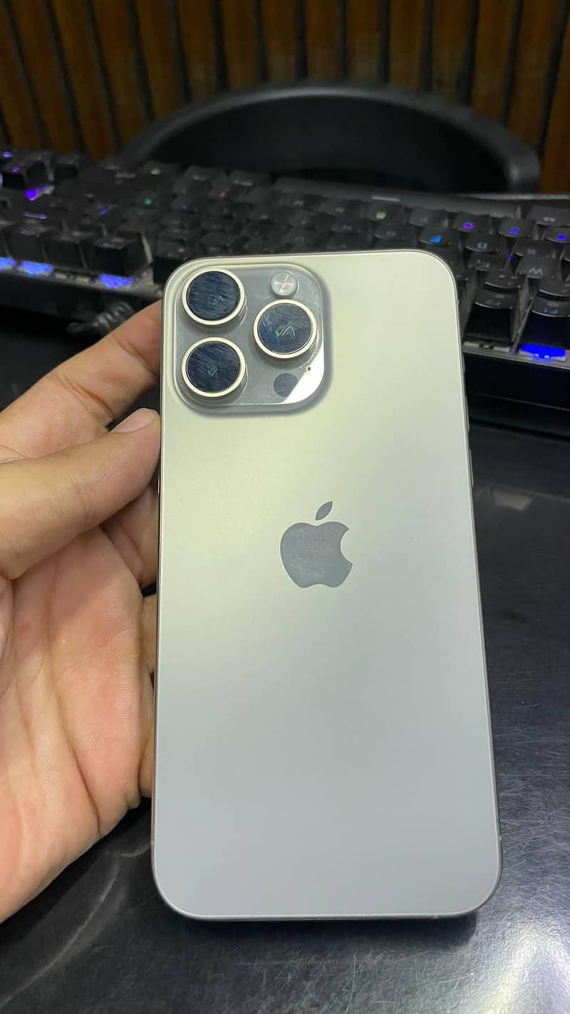 iphone  15 pro max 6