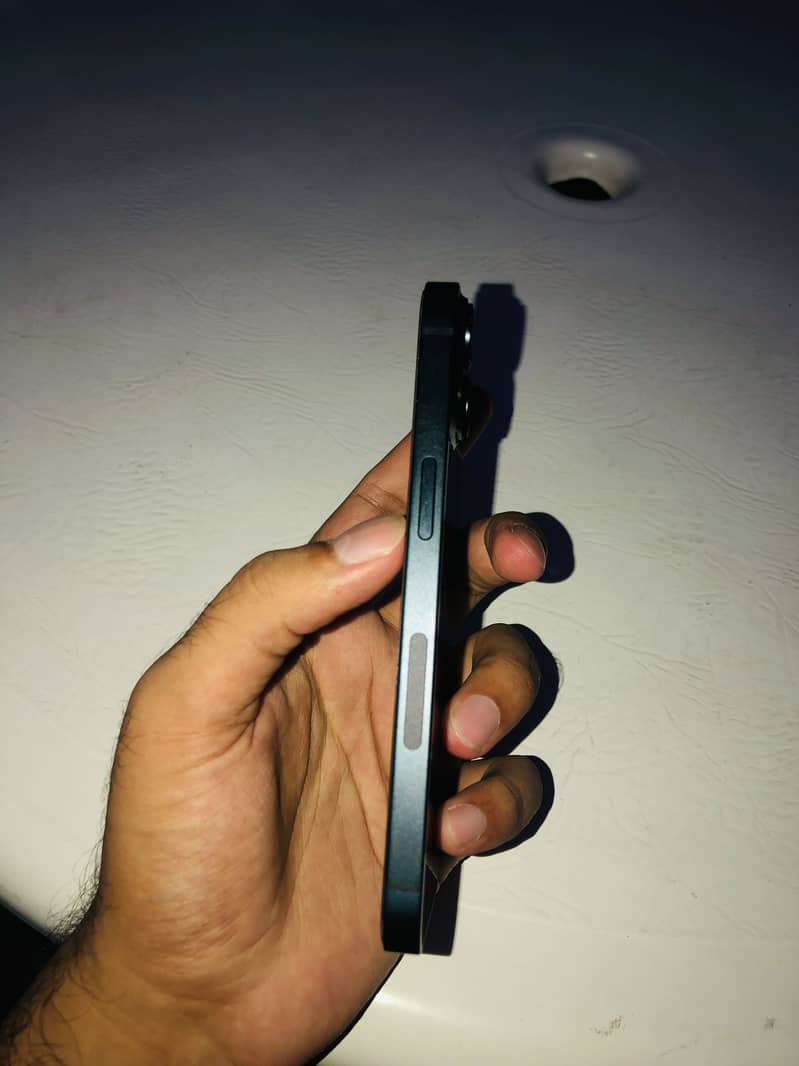 Apple iPhone 14 4