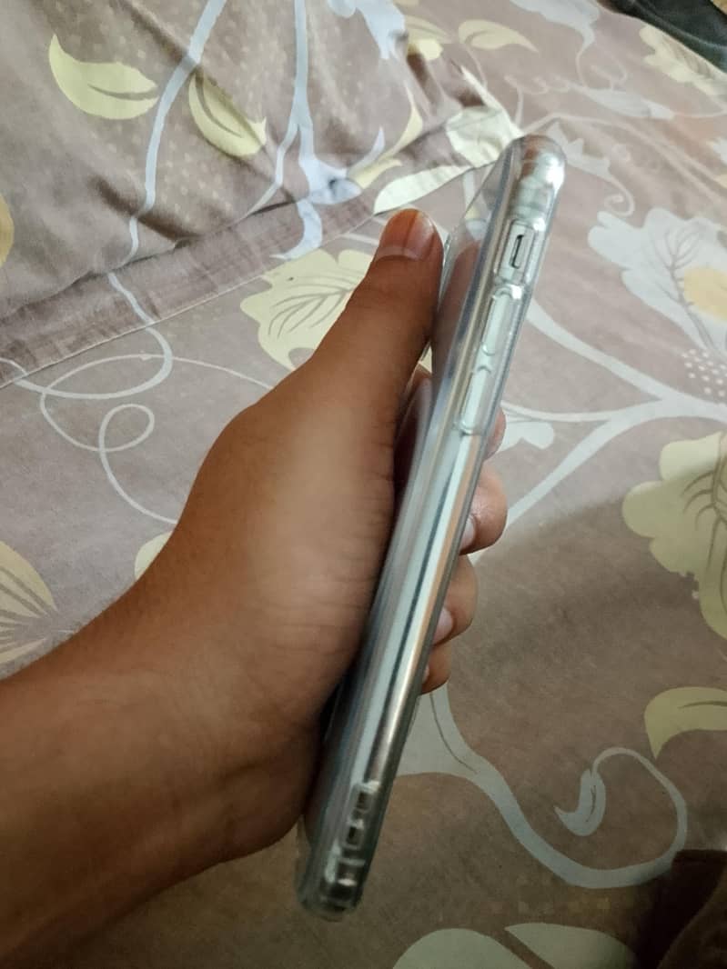 Apple iPhone X 5