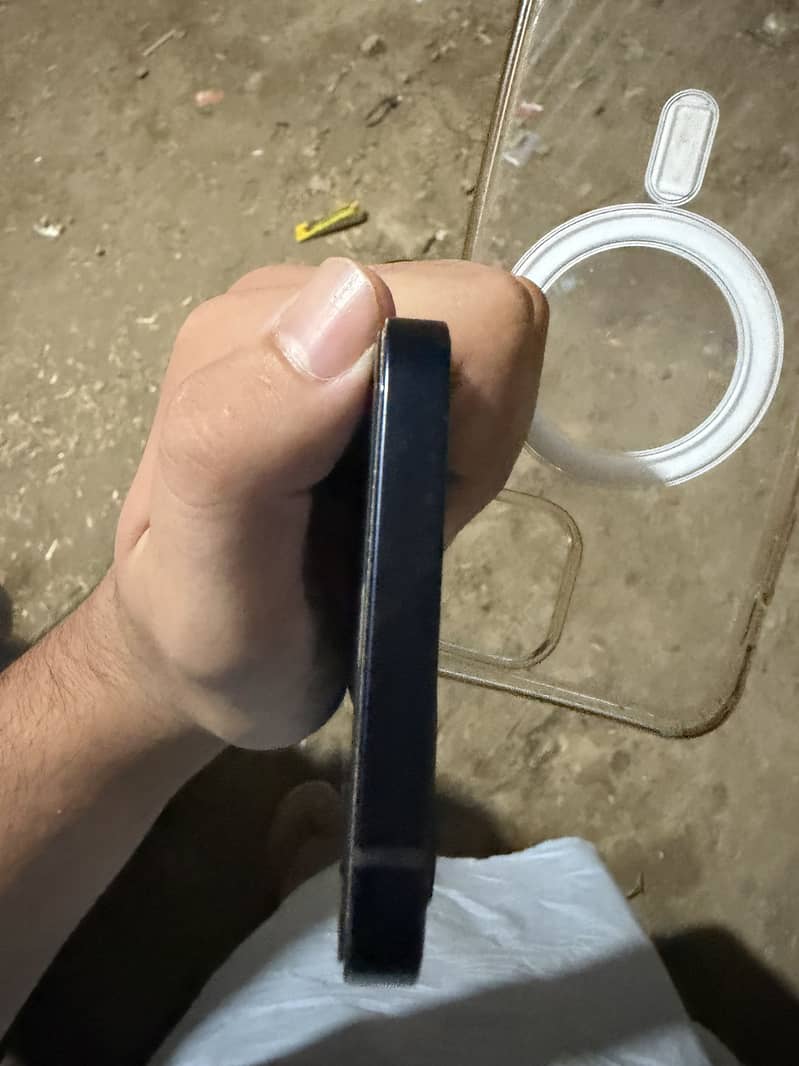 Apple iPhone 12 1
