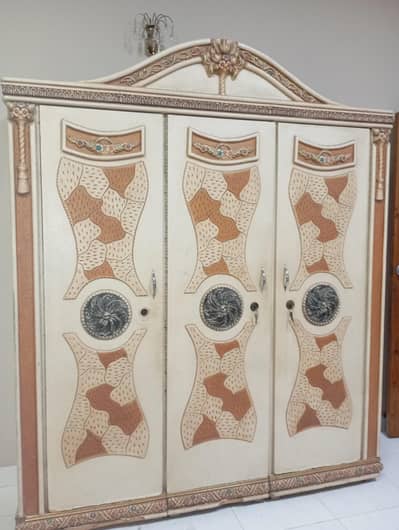 Bedroom Set for Sale – Bed, Wardrobe & Dressing Table