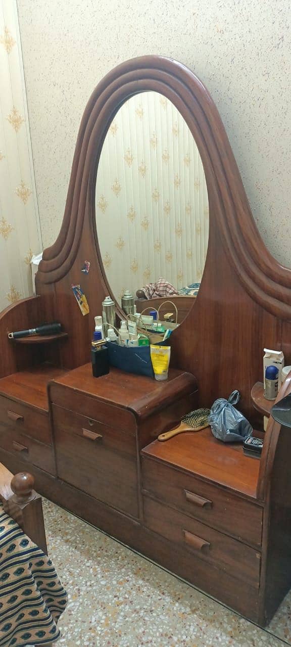 Bed and Dressing 0