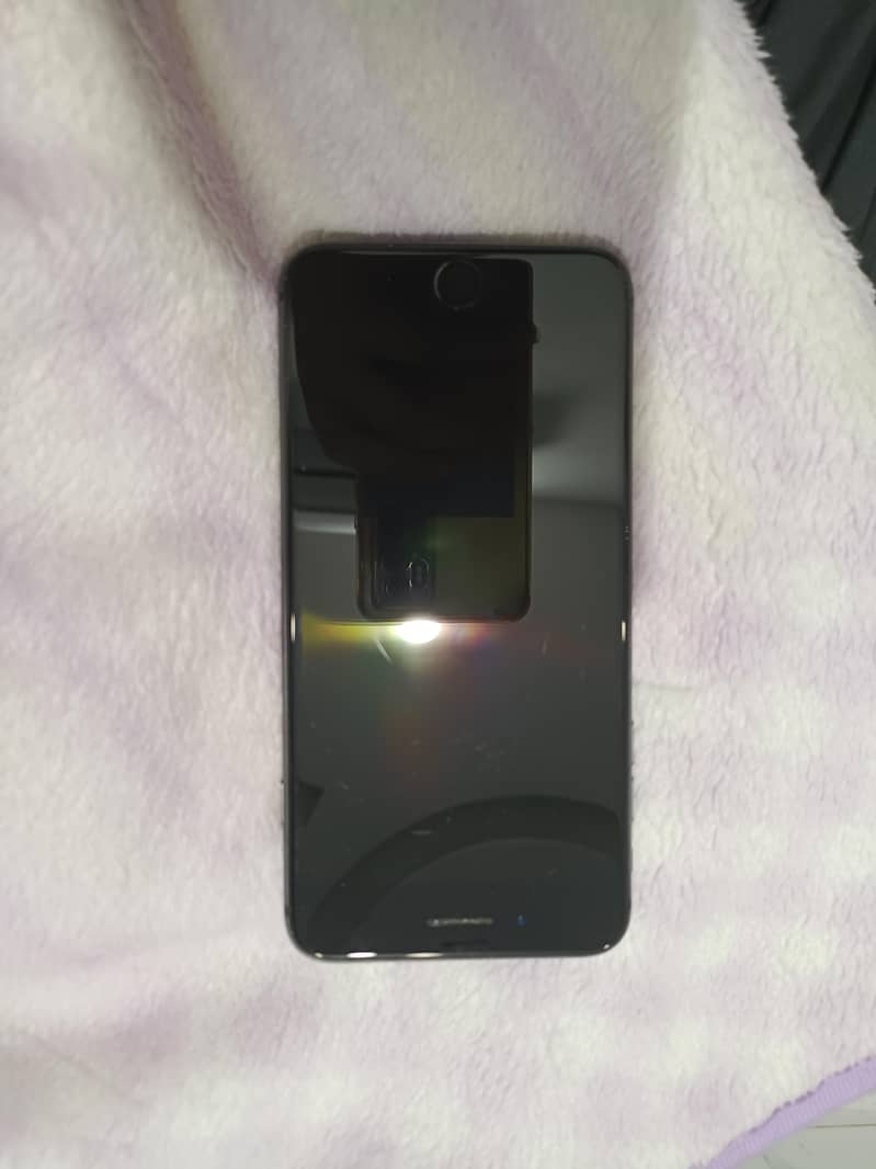 Apple iPhone 8 Plus 1