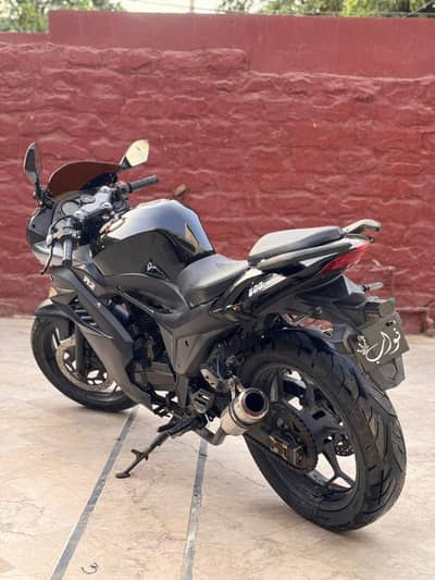 Yamaha R1 10/10