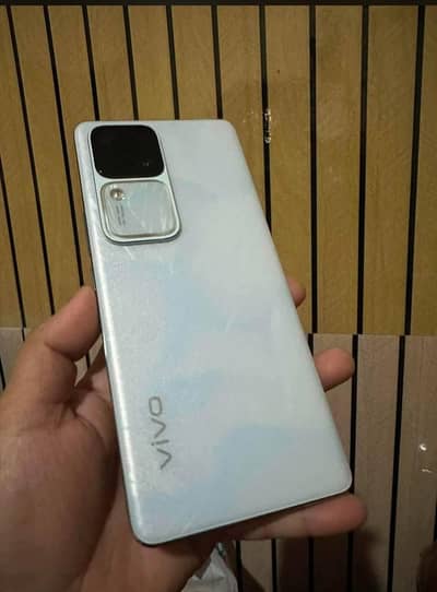 Vivo V30