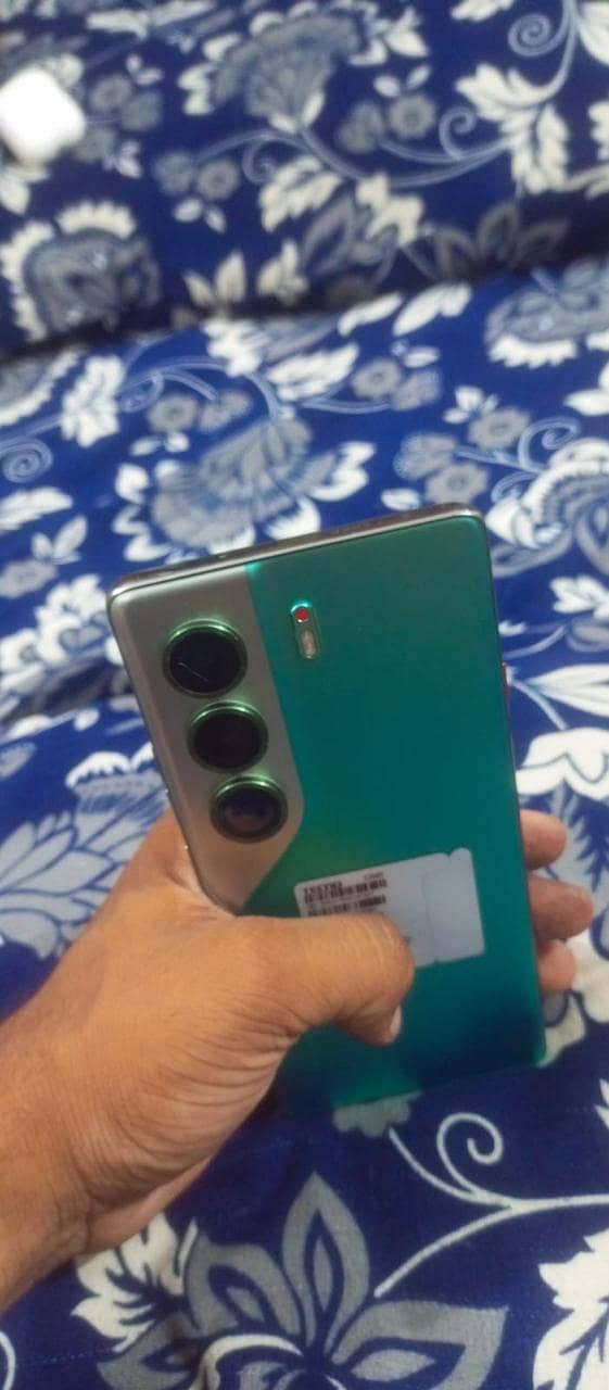 Tecno CAMON 40 Pro 0