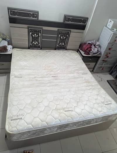 Queen size bed with mattress