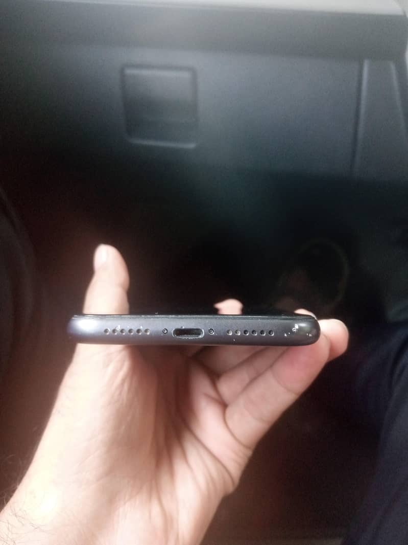 Apple iPhone 11 3