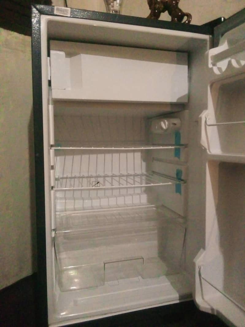 dawlance mini refrigrator 1
