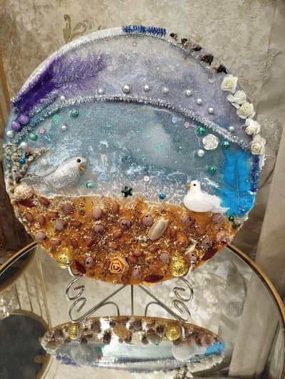 Selling a gorgeous 12 inch resin crosette piece with stand