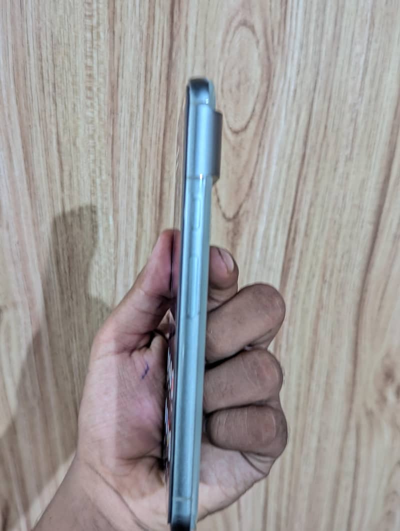Google Pixel 8 4