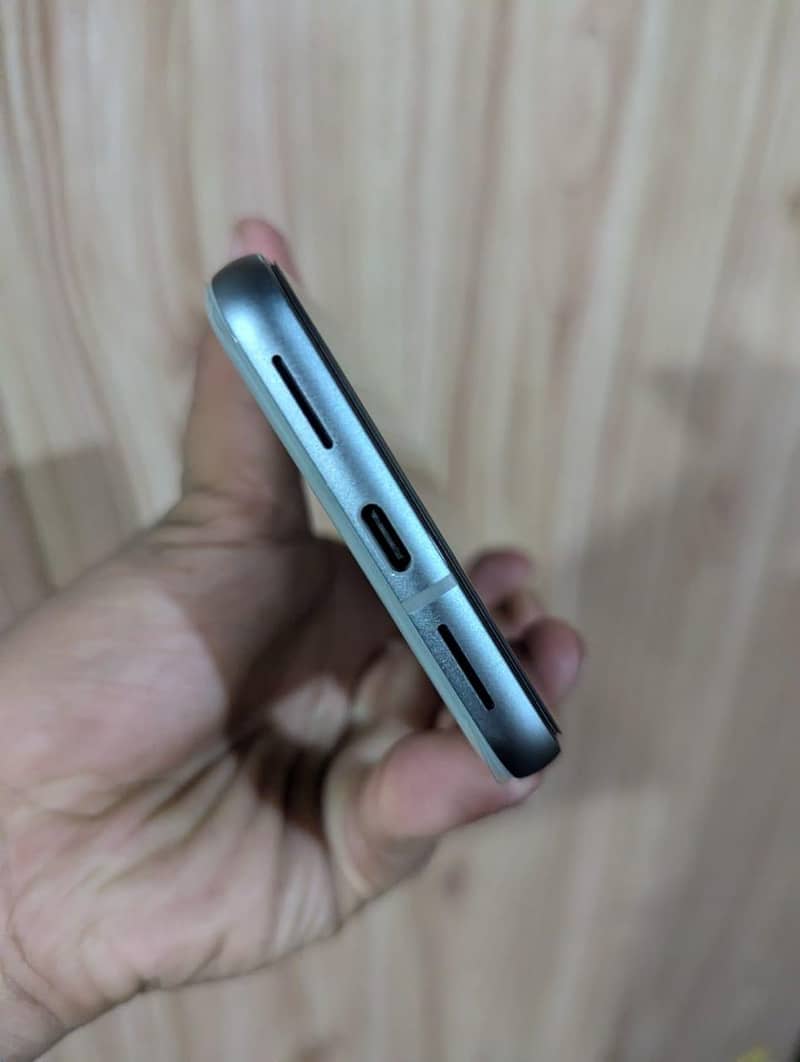Google Pixel 8 5
